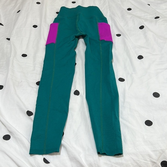 Fabletics High-Waisted Dark Jade/Fiesta SculptKnit Pocket Legging - Picture 8 of 9